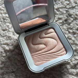 REM Beauty Shimmering Highlighter in Miss Mercury